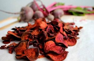 Prepara unos ricos y picositos chips de BETABEL