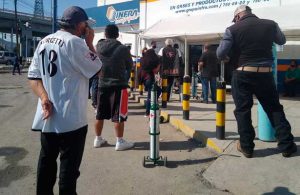 Revendedores de tanques de oxígeno abusan de la necesidad de la gente 