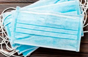 Mujer enfurece al recibir "sólo" 12 cubrebocas cuando ella pidió una docena 