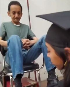 #Viral: Joven agradece a su papá quien es bolero, el que haya pagado su carrera universitaria