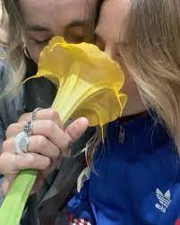 Mujer se intoxica tras oler flor aromática. ¿Cuál fue la reacción que presentó?