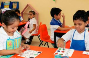 Padres de niños de educación básica podrían recibir 1,600 pesos por beca del Bienestar
