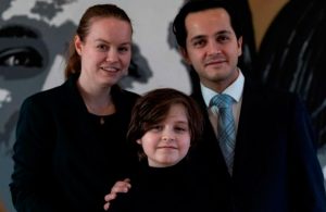 Con 11 años de edad, pequeño se gradúa como físico y va por la Maestría