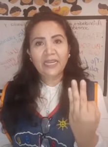 Maestra llama "burros" a alumnos que terminan curso escolar con promedio de 6