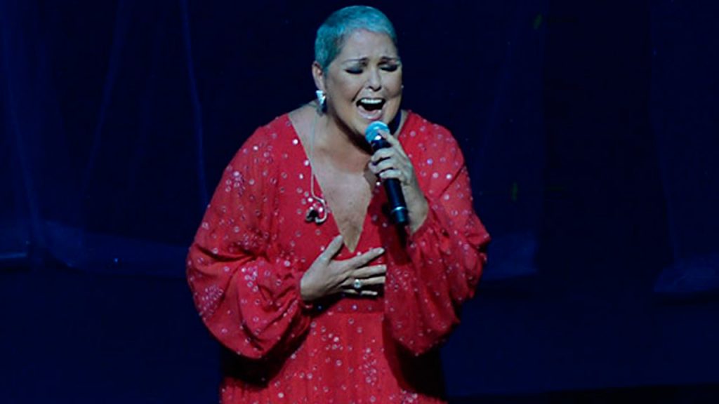 Como la gran cantante que es, Lupita D'Alessio regresó a los escenarios