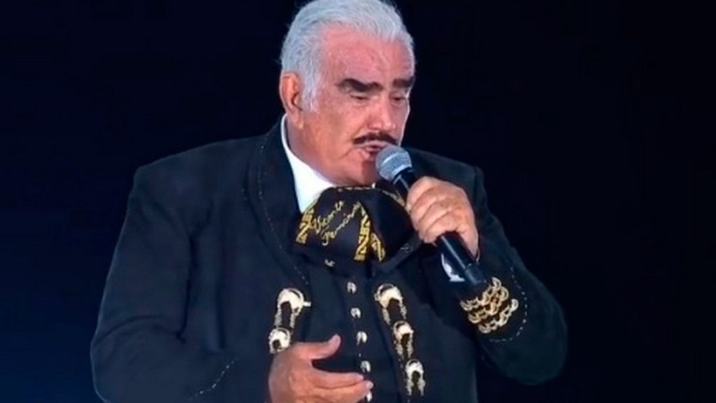 Tras recaída, Vicente Fernández habría regresado a terapia intensiva