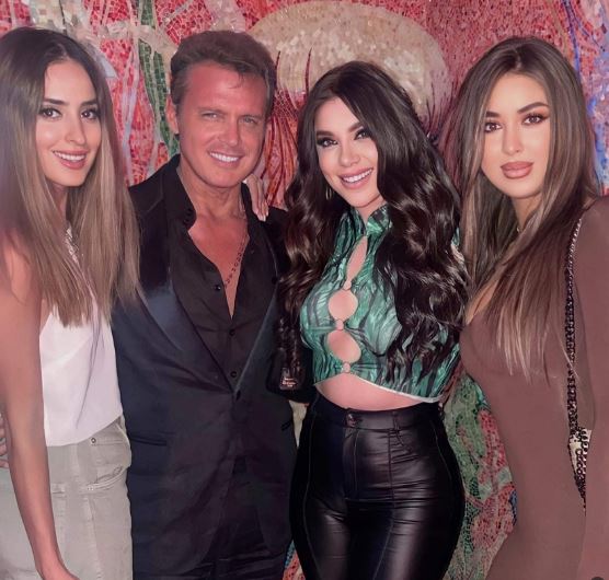 Reaparece Luis Miguel en redes sociales y luce guapísimo