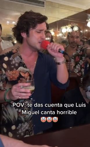 Video | Exhiben a Diego Boneta cantando "feito" en karaoke