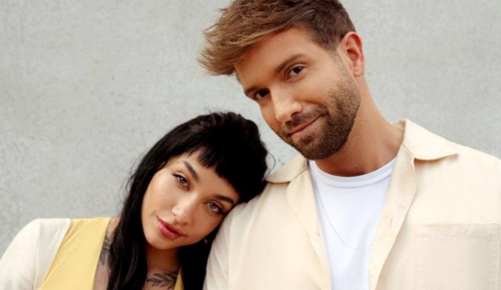 El tema "Amigos" de Pablo Alborán y María Becerra se logra certificar como Disco de Platino por su gran número de ventas y streams en plataformas digitales.