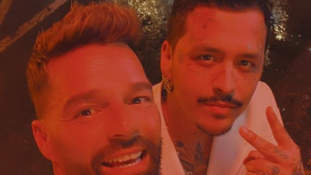 El cantante boricua, Ricky Martin compartió un misterioso mensaje en sus redes sociales junto al cantante mexicano Christian Nodal.
