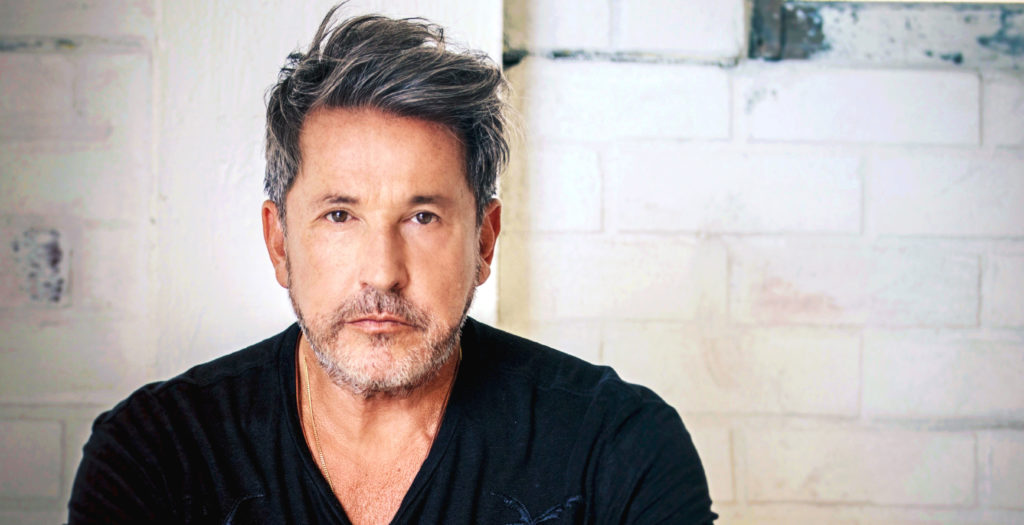 Ricardo Montaner encendió las alarmas en redes sociales luego que se especulara que falleció en un trágico accidente aéreo.