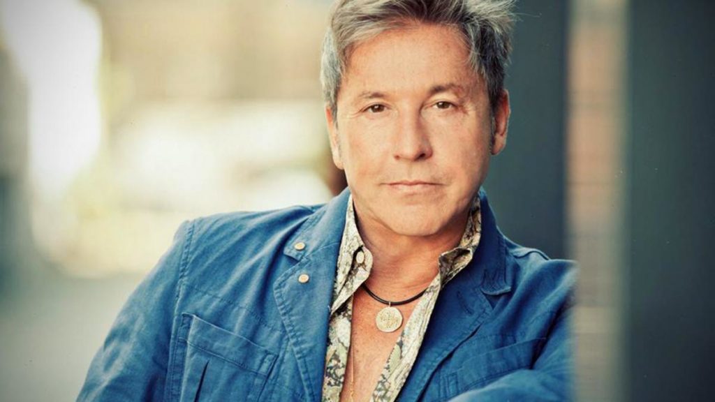 El famoso cantante, Ricardo Montaner publicó una imagen en donde se muestra acompañado de sus nietos y expresó la importancia que ellos tienen en su vida.