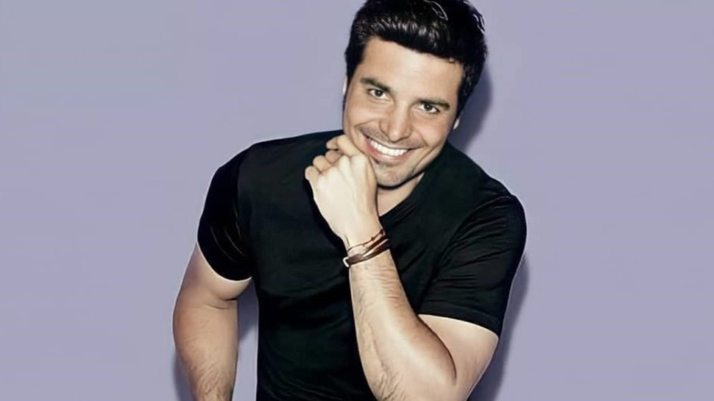 El cantante puertorriqueño, Chayanne sorprendió a sus miles de fans al anunciar un nuevo material discográfico. 