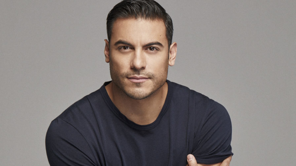 El cantante mexicano, Carlos Rivera reveló que estuvo a punto de perderse el nacimiento de su primogénito.