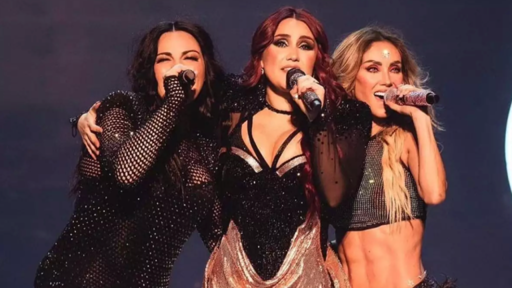 Por medio de su cuenta oficial de Instagram, la cantante, Anahí aseguró que han recibido malos comentarios por parte del público.