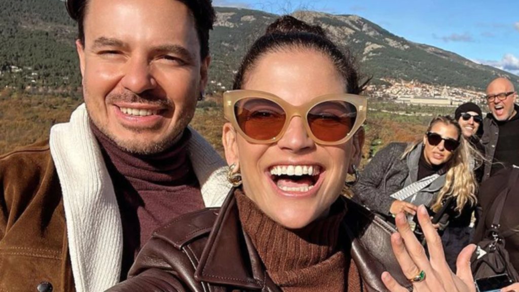 Natalia Jiménez, reconocida cantautora española de pop latino, sorprendió a sus seguidores el lunes 20 de noviembre al anunciar su compromiso matrimonial.