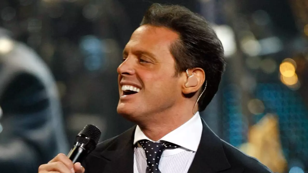El famoso cantante mexicano, Luis Miguel se convirtió en el primer artista en llenar por siete noches consecutivas el importante recinto de la CDMX.
