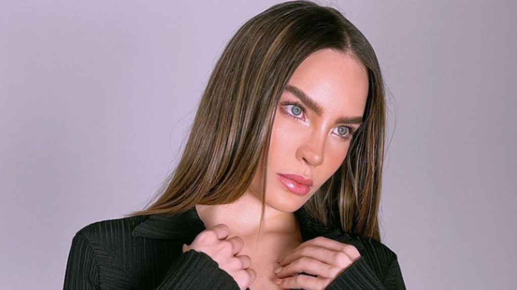 La famosa cantante y actriz mexicana, Belinda confirmó que prepara un nuevo material discográfico en donde cada tema tendrá dedicatoria.