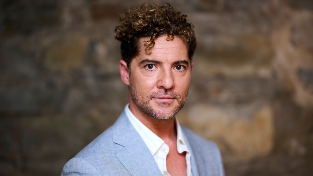 El icónico cantante almeriense, David Bisbal, ha compartido su visión, revelando algunos detalles en el documental que lleva su nombre.
