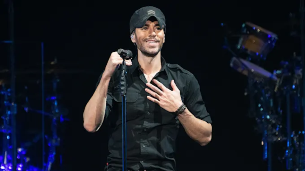 El famoso cantante español, Enrique Iglesias anunció su retiro de los escenarios con una gira de despedida en 2024.