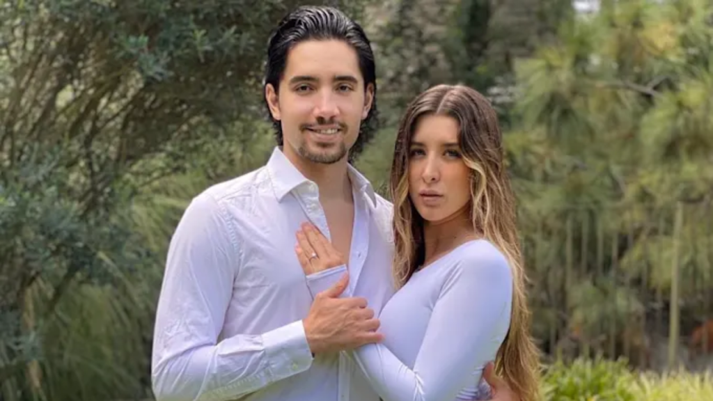 Alex Fernández junto a su esposa Alexia Hernández, se encuentran felices con la reciente llegada de la más joven integrante de su familia.