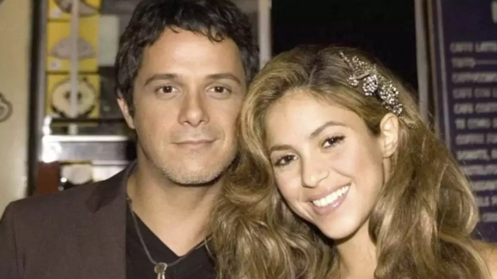 Shakira y Alejandro Sanz, compartieron un divertido momento, en donde la colombiana se encargó de darle un nuevo look al cantante español.