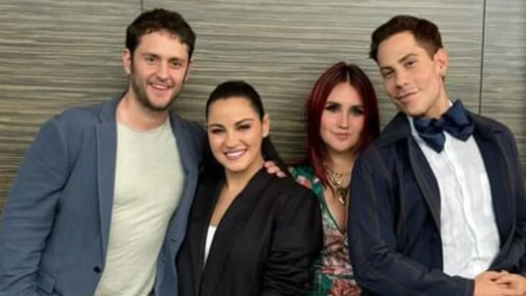 La reconocida actriz y cantante Maite Perroni junto a su esposo Andrés Tovar celebraron el bautizo de su hija junto a los RBD.