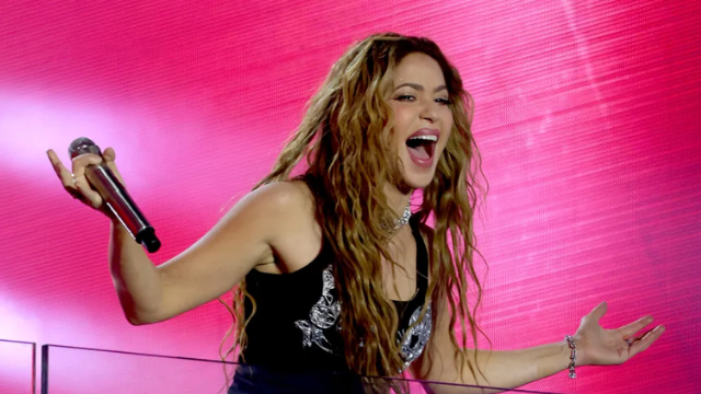 Shakira continúa con la promoción de su último trabajo discográfico, "Las mujeres ya no lloran", manteniendo cerca a sus seguidores.