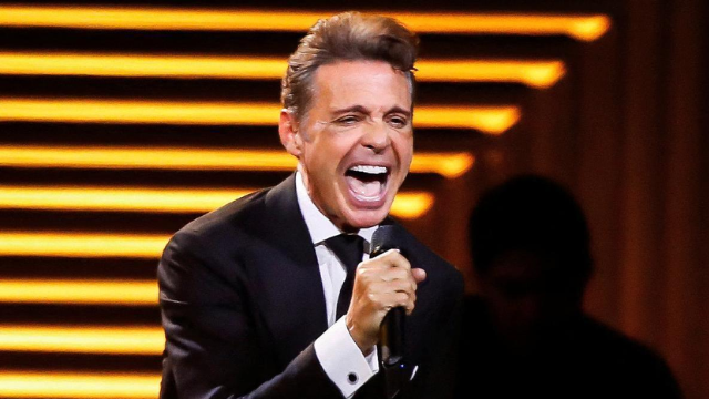 Lucía Méndez ha revelado en diversas entrevistas a lo largo de los años detalles sobre su fugaz romance con el famoso cantante Luis Miguel.