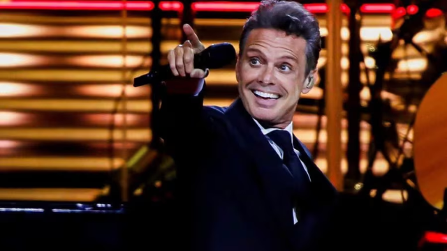 El 19 de abril marcó el cumpleaños número 54 de Luis Miguel, quién pasó este entrañable momento con su hija, Michelle Salas.