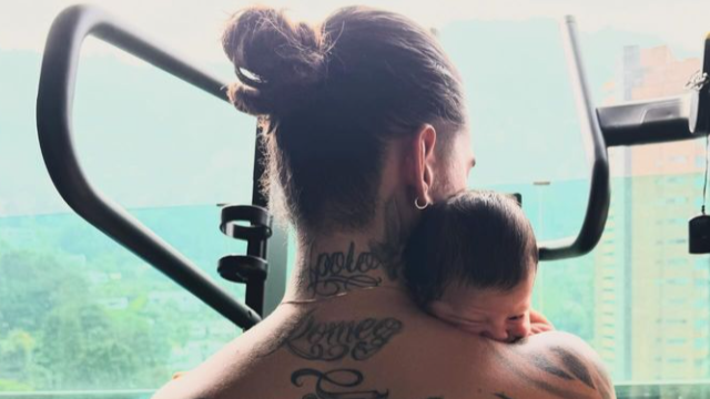 Maluma se encuentra en la cima de la felicidad desde que supo que sería padre por primera vez de su hija París.