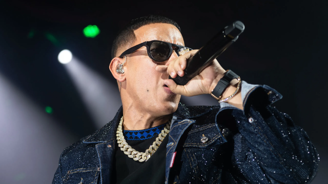 Daddy Yankee ha decidido dar un giro significativo en su vida, enfocándose en su fe y dejando atrás su exitosa carrera. 