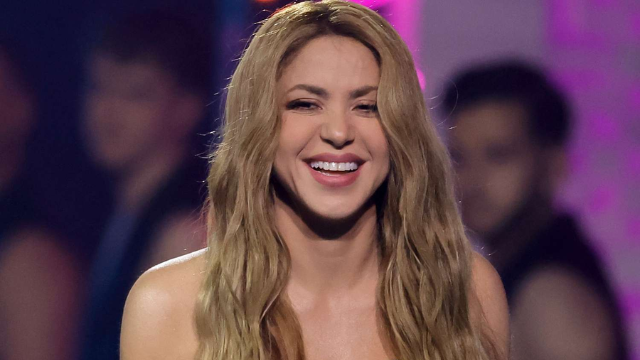 Shakira ha generado revuelo en las redes sociales tras realizar duras críticas por confesar su vergüenza por su propia música.