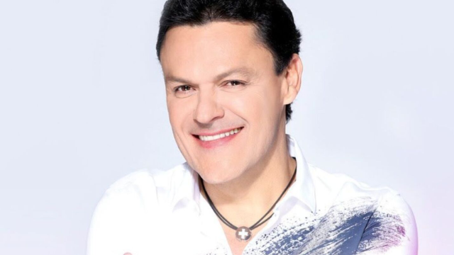 Pedro Fernández se convirtió en tema de conversación en las redes sociales tras aparecer con un aspecto diferente.
