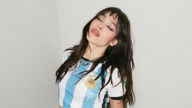 La cantante Danna ha vuelto a ser el centro de atención y controversia tras publicar una fotografía en su cuenta de Instagram.