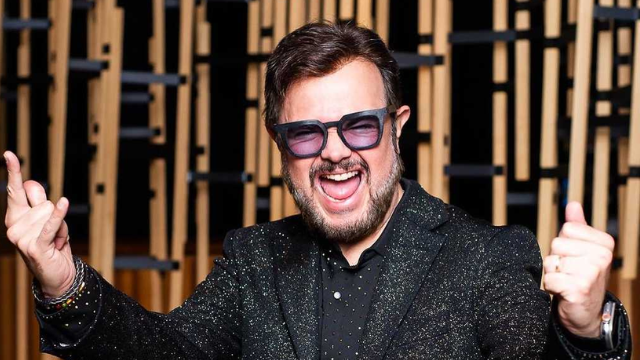 Aleks Syntek, ha estado en el ojo público en los últimos años debido a sus controvertidas opiniones sobre los géneros urbanos.