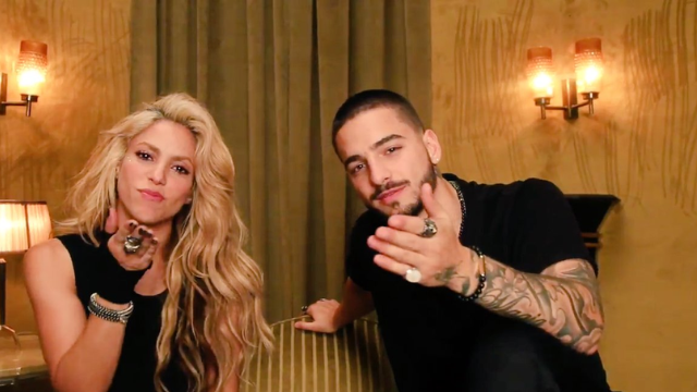 Shakira ha destacado no solo por su talento individual sino también por las colaboraciones y dúos que ha realizado a lo largo de su carrera.