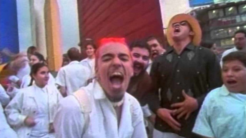 Café Tacvba vuelve a interpretar su famoso tema "Ingrata"... pero con una modificación.