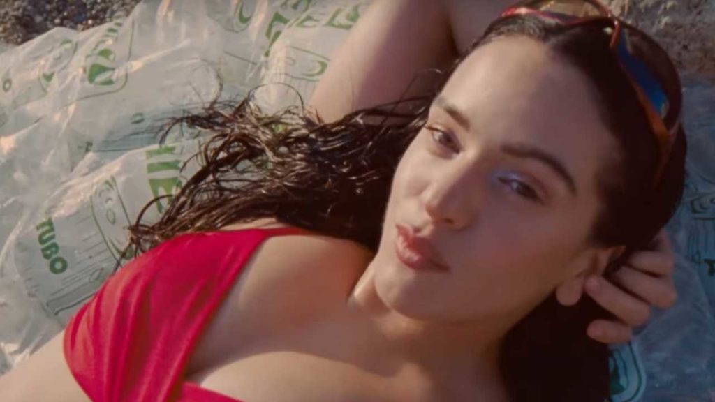 ¡Karol G en el ojo del huracán! Fans acusan a la cantante de plagio en su nuevo sencillo