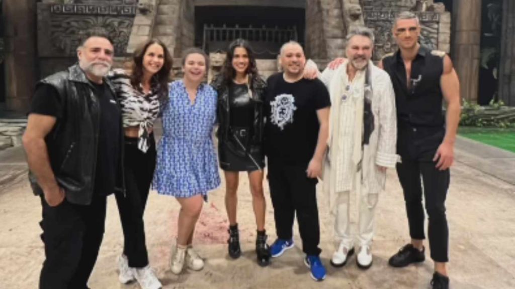 ¡Mijares causa furor en las redes con sus "excéntricos" zapatos!