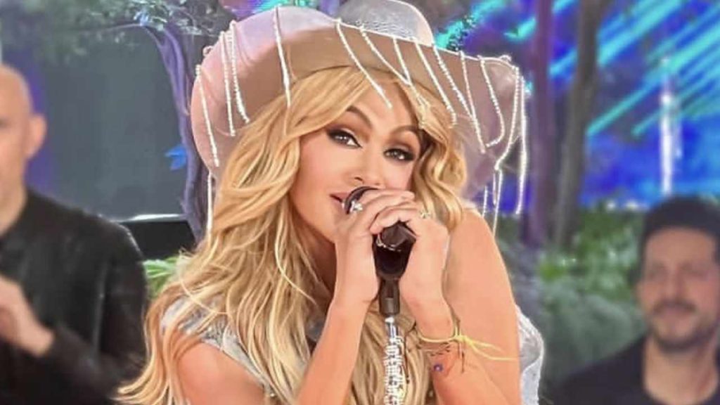 Paulina Rubio dedica concierto a su mamá: "lo más grande que he tenido"