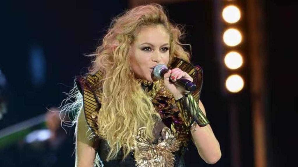 ¡Paulina Rubio explota en pleno concierto contra su ingeniero de audio!