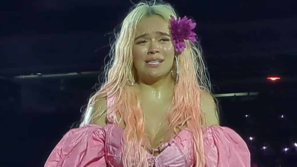 Karol G revela entre lágrimas la pérdida de un ser querido