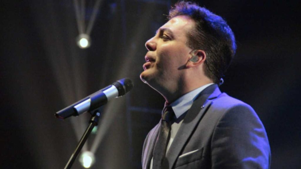Cristian Castro recibe fuertes críticas por reaparecer con acento argentino.