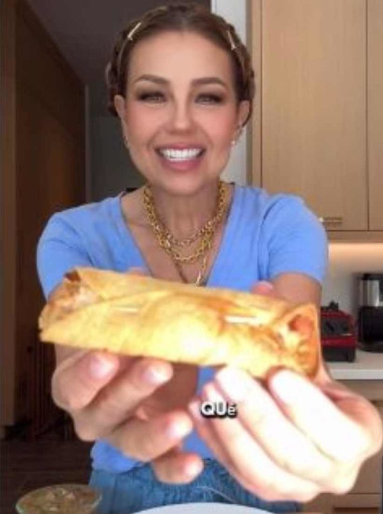 ¡Thalía sorprende al preparar sus famosas "Flautas Thaliescas" ideales para la dieta!
