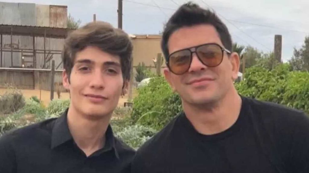 Yahir y su hijo Tristán planean un proyecto musical juntos.