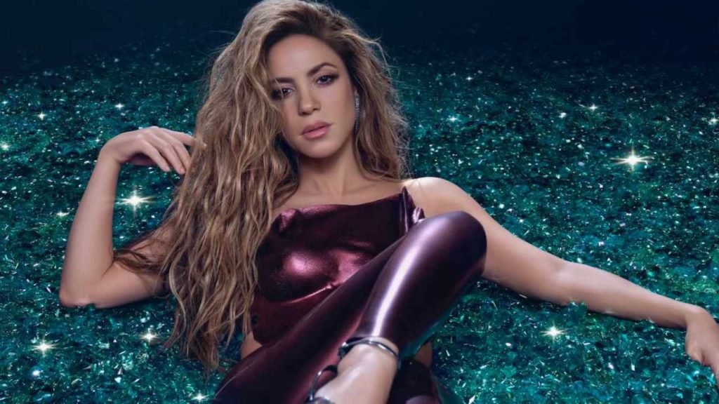 ¡Shakira hace especial regalo a Salma Hayek y deja a todos impactados!