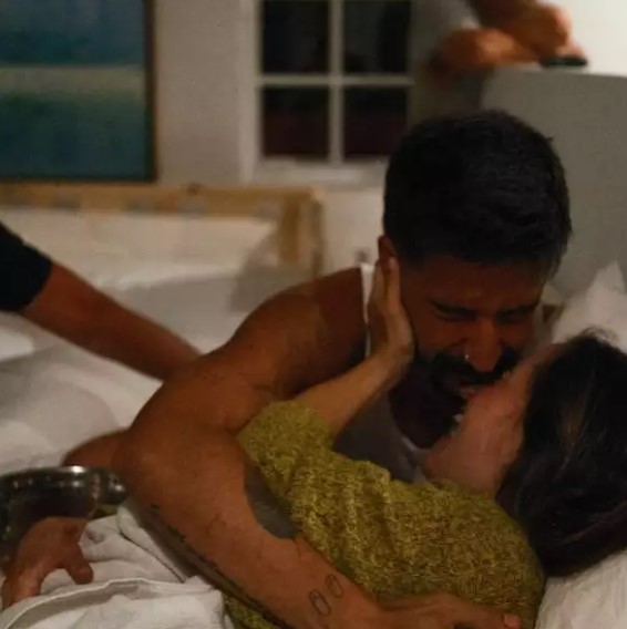 Camilo y Evaluna comparten emotivo video del nacimiento de Amaranto.