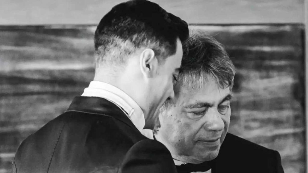 Carlos Rivera conmueve a sus seguidores con un emotivo tributo a su papá junto a su hijo León