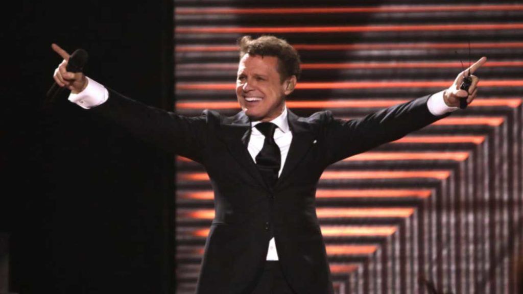 ¡Cristian Castro rompe el silencio sobre su distanciamiento con Luis Miguel!